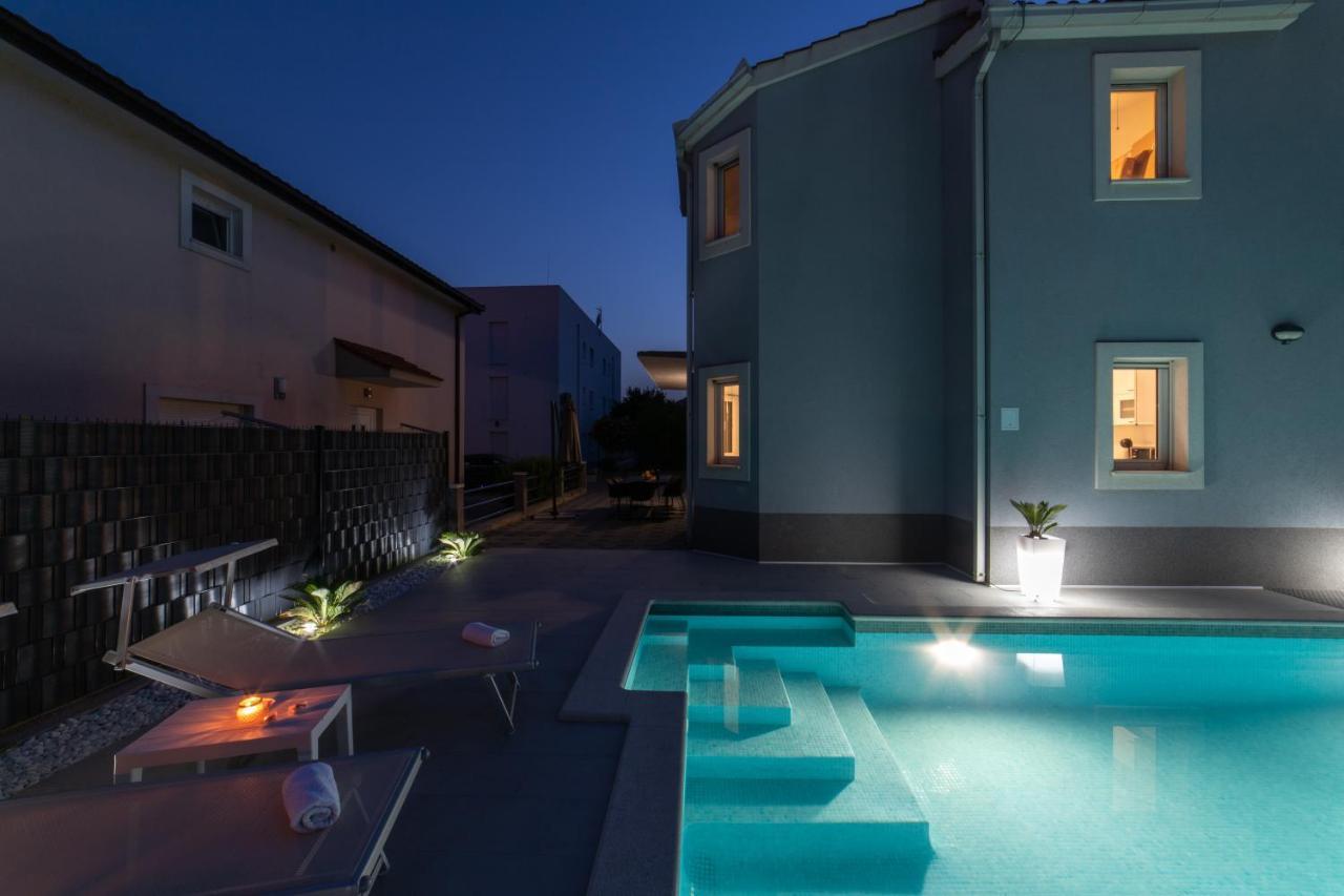 Ban Apartment *