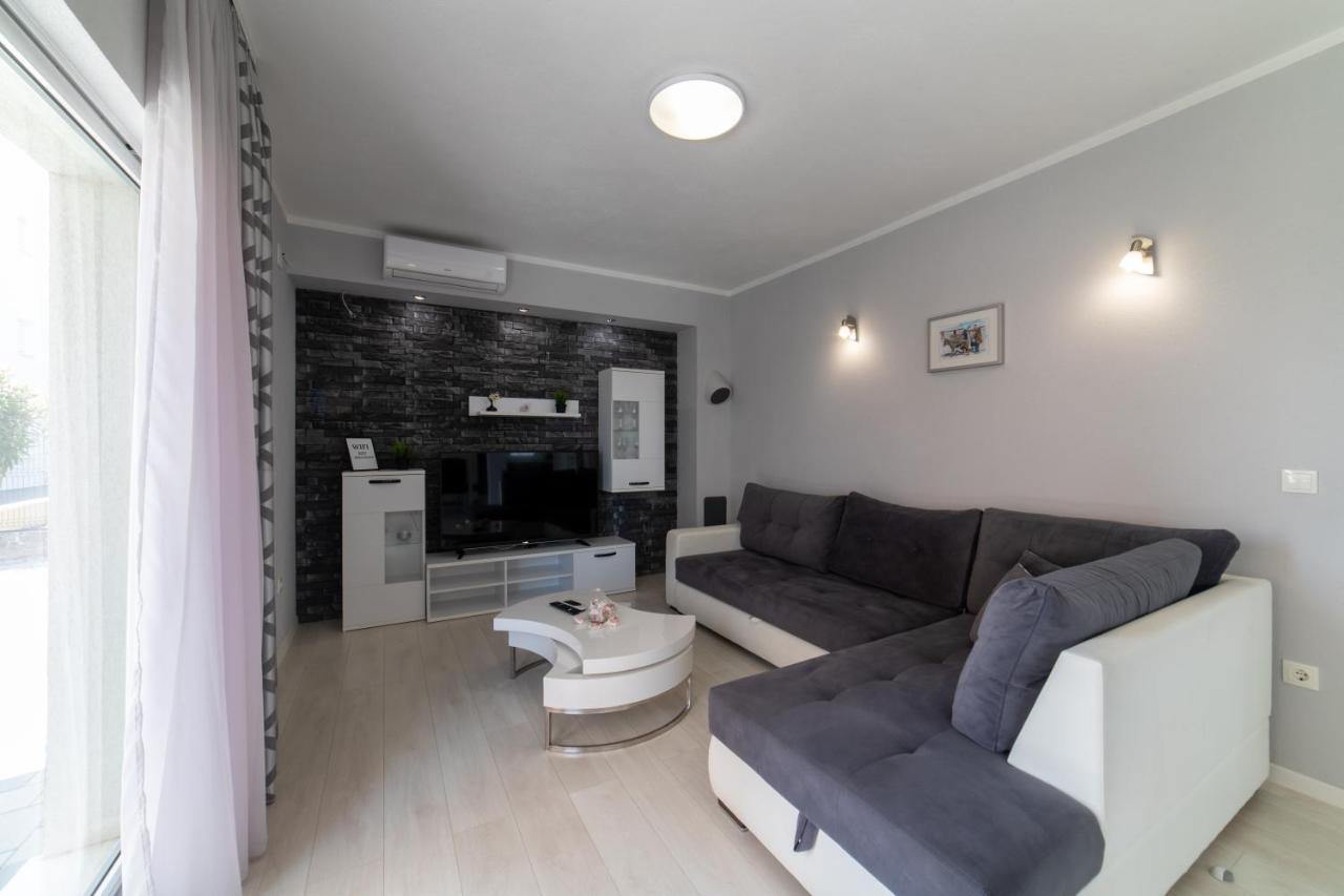 Ban Apartment *