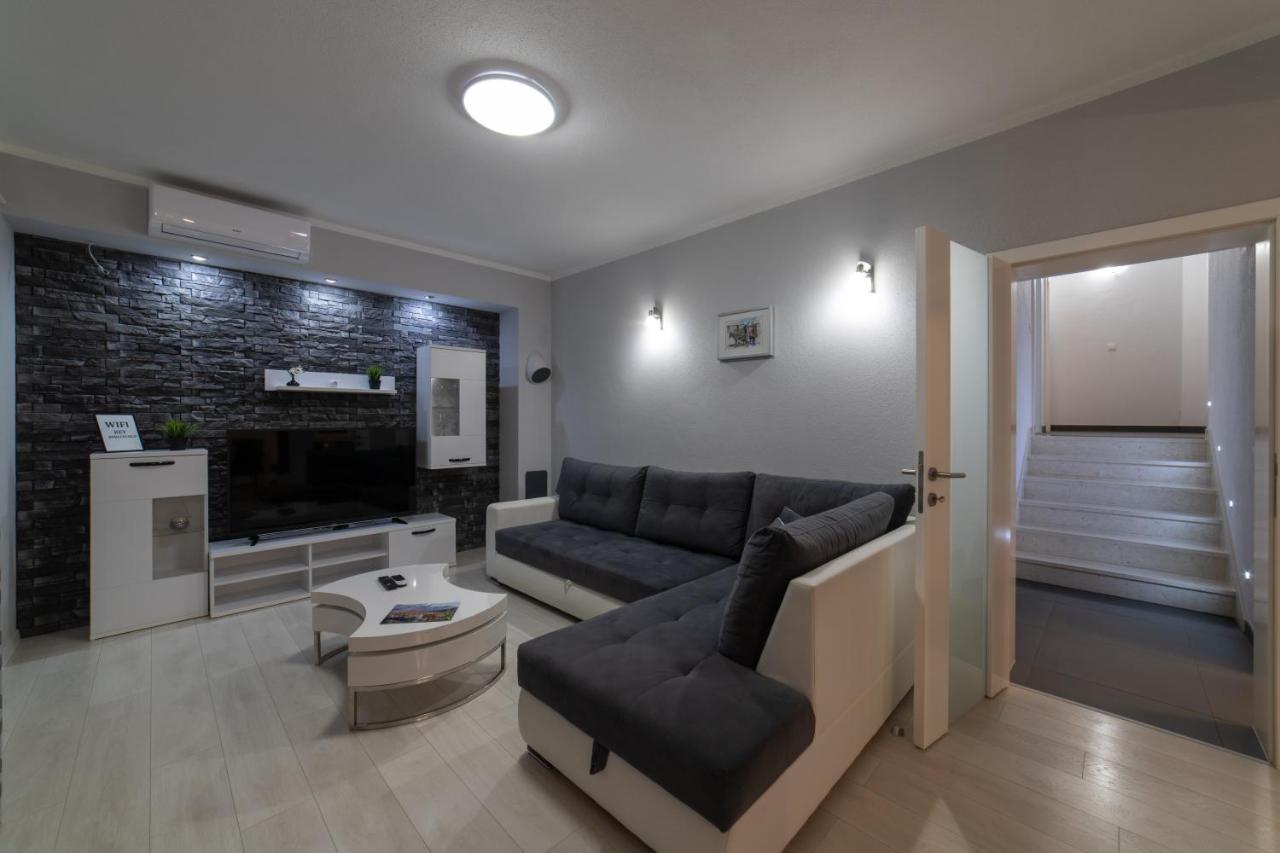 Apartment Ban *